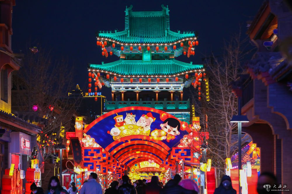 蘭州:老街彩燈點亮黃