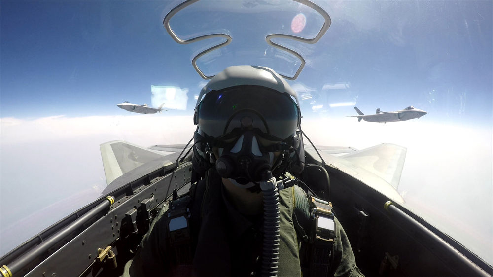 長空利劍——記空軍航